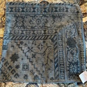 NWT Pottery Barn 22 x 22 inches Pillow Cover